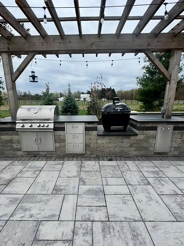 Outdoor Kitchens & Grilling Stations