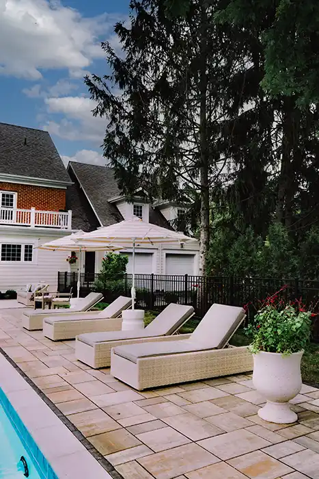 unilock-beacon-hill-fossil-copthorne-basalt-pool-edge Unilock Beacon Hill Smooth pavers in Fossil with Copthorne Basalt border and Ledgestone coping
